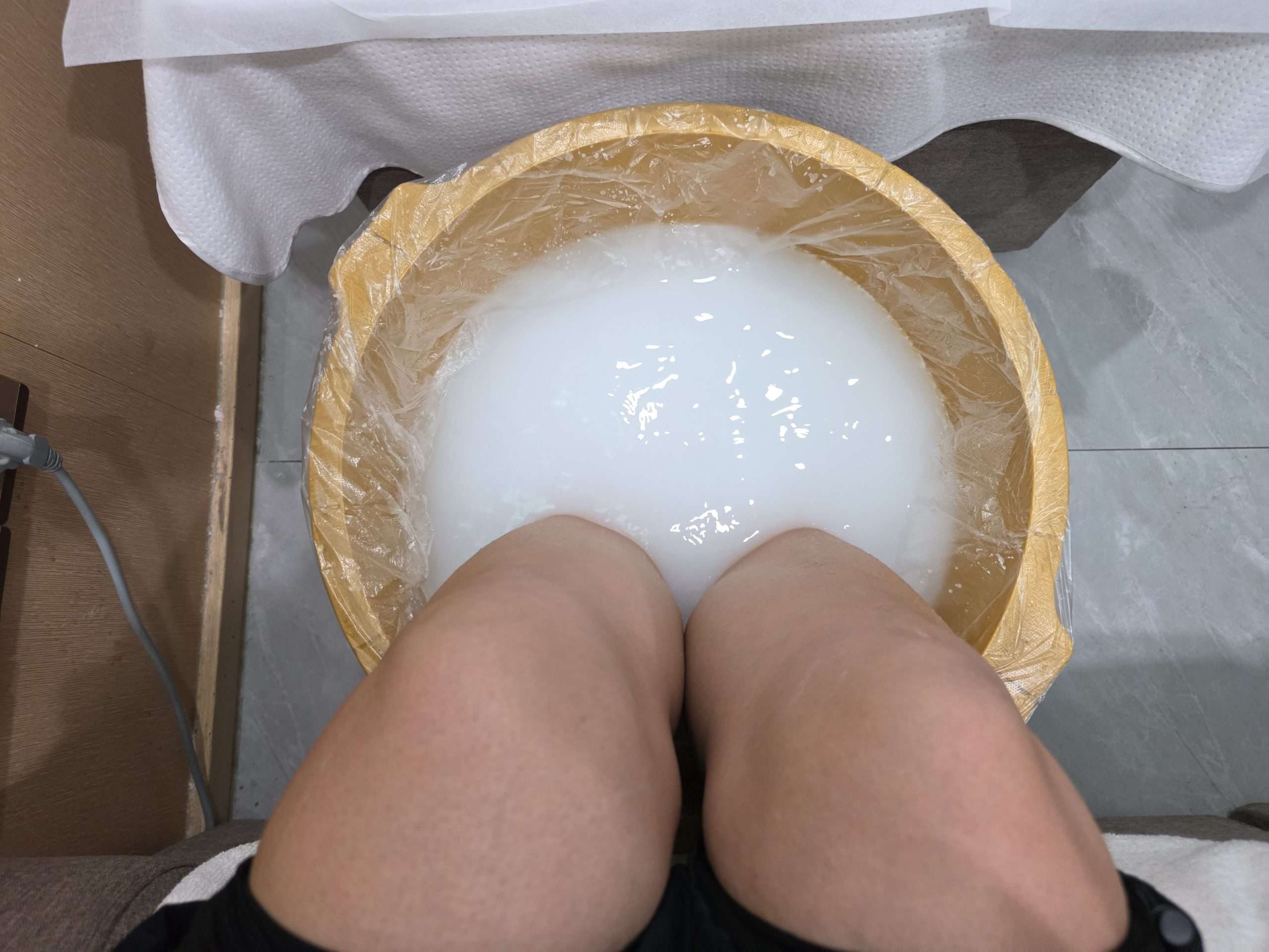 Zhengyuanyuan foot soak wooden basin close-up Shanghai