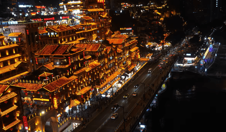 Chongqing Itinerary Guide: Wulong, Hongya Cave, Hot Pot and City Views