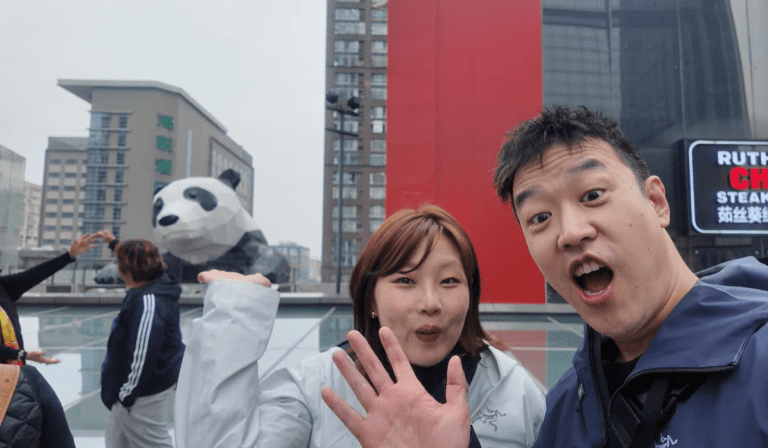 Chengdu Travel Guide: Pandas, Hotpot and Dujiangyan (Honest Review)