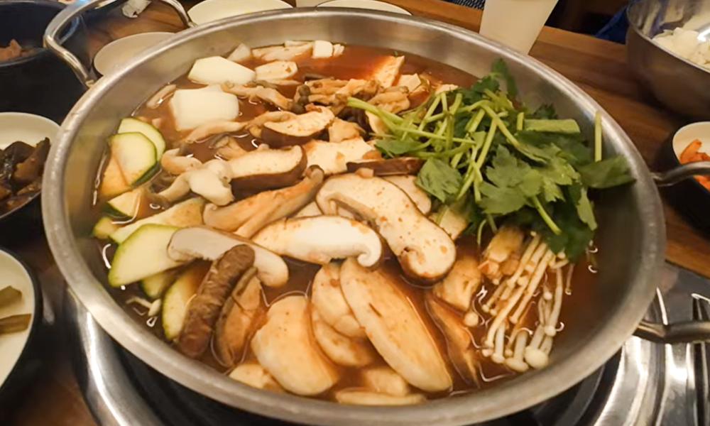 Doenjang jjigae fermented soybean stew bubbling hot pot Jin Soy restaurant Gasandong Seoul Korea