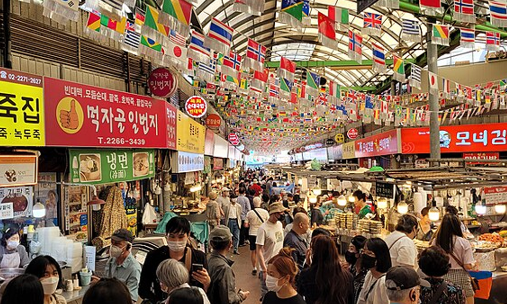 Gwangjang Market Seoul traditional Korean food market kalguksu Netflix vendor stalls