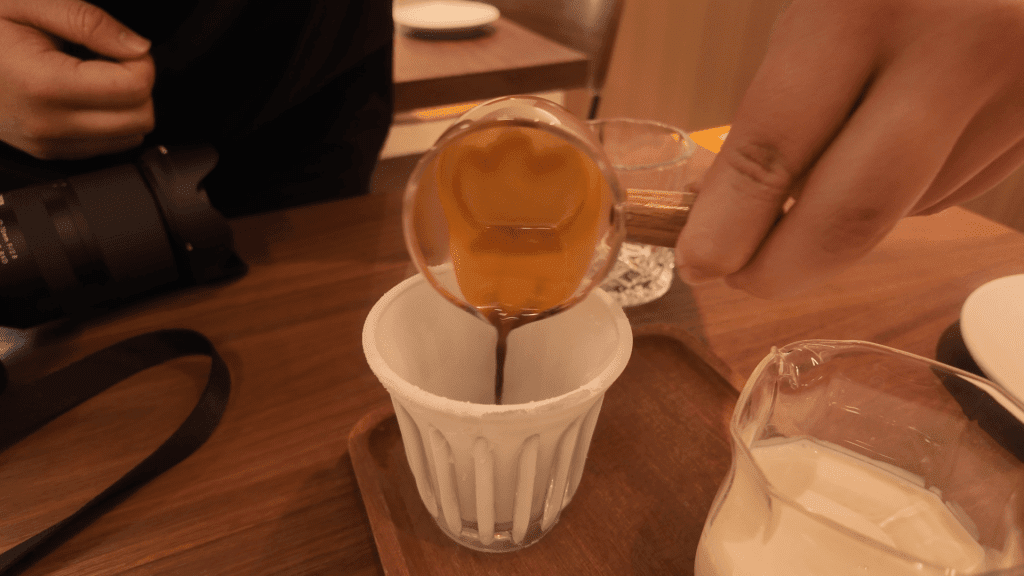 86 Degree Coffee Guangzhou espresso poured into frozen ceramic cup buttermilk Dongshankou China