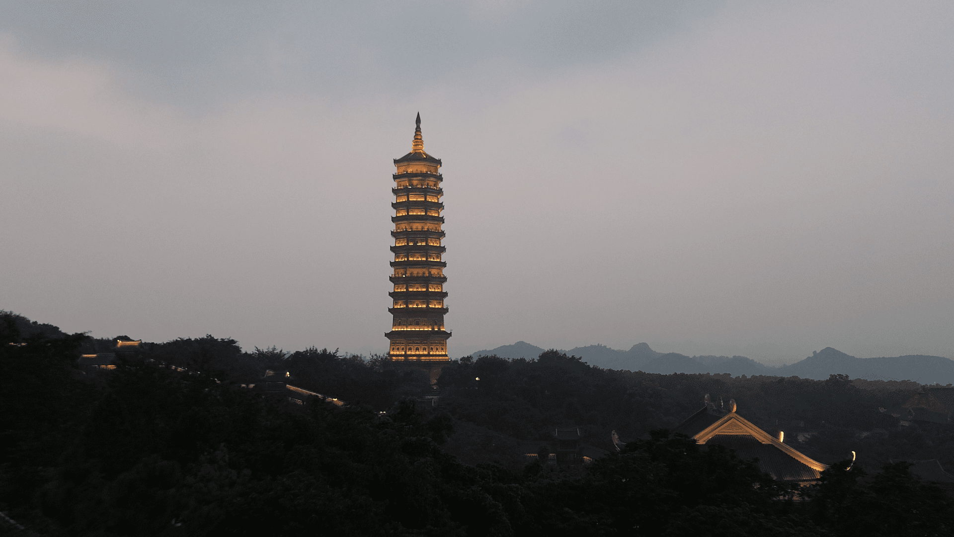 2 days in Ninh Binh Bai Dinh Pagoda entrance largest Buddhist complex Southeast Asia