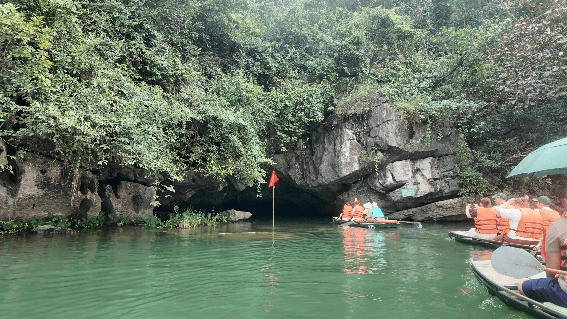 Tam Coc bamboo boat river Ninh Binh Vietnam karst limestone mountains