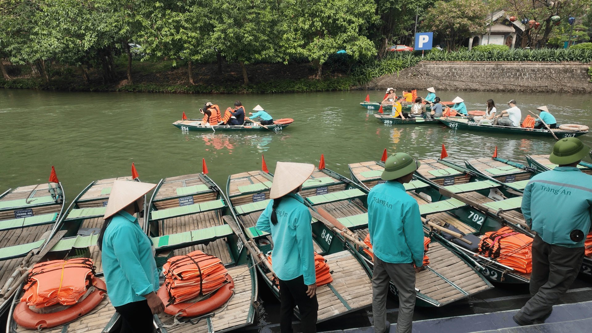 Tam Coc river boat ride limestone cliffs 2 days in Ninh Binh Vietnam