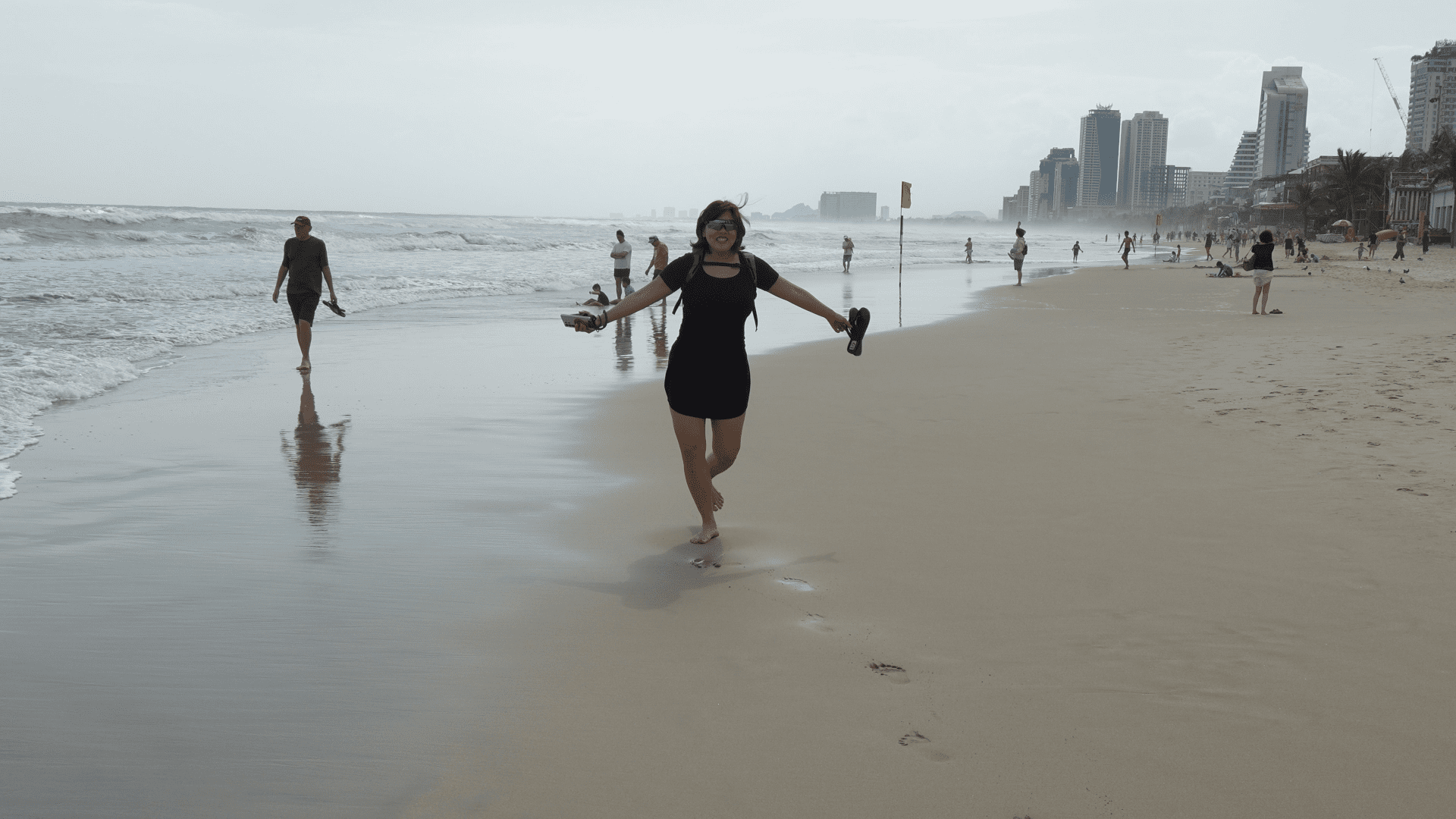 My Khe Beach Da Nang morning walk